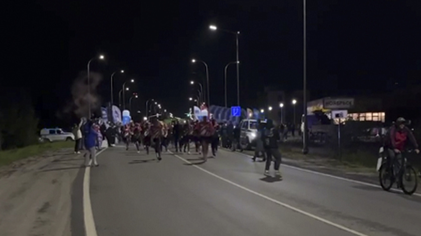 Сотни ноябрян вышли на старты ночного «Четвертьмарафона»