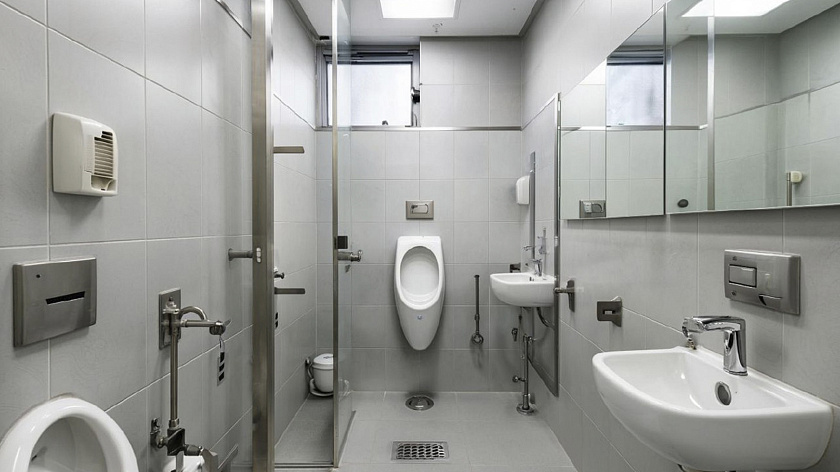 Ученики лабытнангской школы разгромили туалет