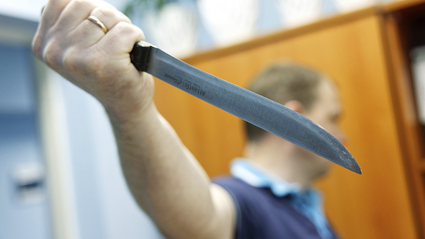 Жителя Аксарки арестовали за поножовщину во время алкозастолья