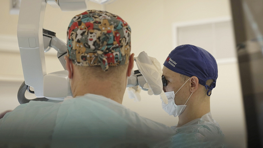 В Новом Уренгое годовалая малышка едва не задохнулась из-за куска пластика