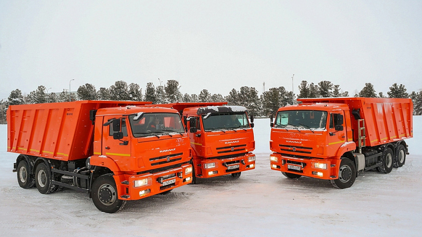 Дорожники Надыма укомплектовались новой автотехникой. ВИДЕО