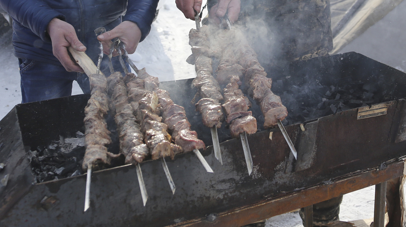 Вред или польза: накануне майских праздников диетолог раскрыла правду о любимых шашлыках
