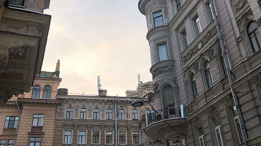 Жителям и гостям Петербурга пообещали потепление и сухую погоду