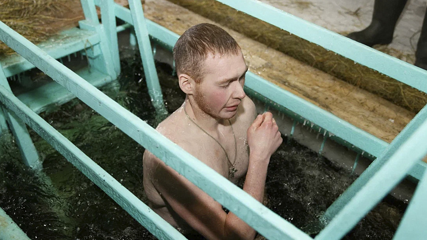 В Свердловской области более восьми тысяч человек окунулись в крещенские проруби