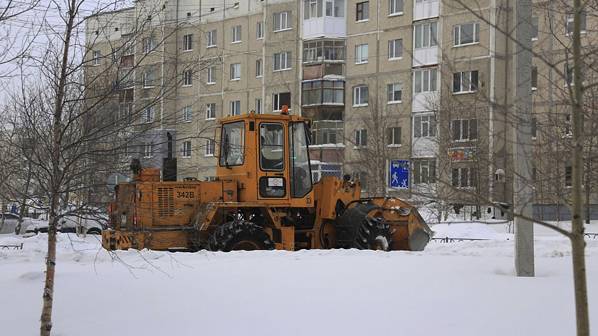 Жители Ноябрьска пожаловались на хаос на дорогах из-за гололедицы