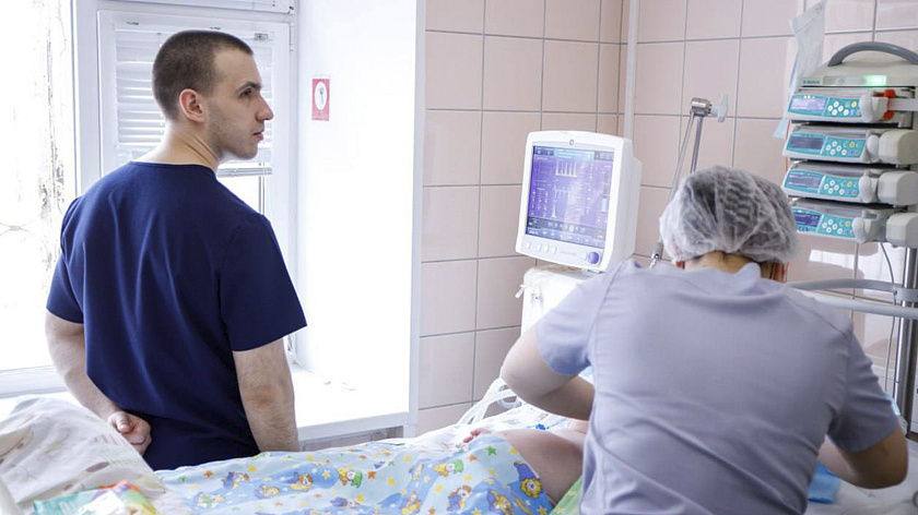 Малыша с почечной патологией спасли медики Сургута