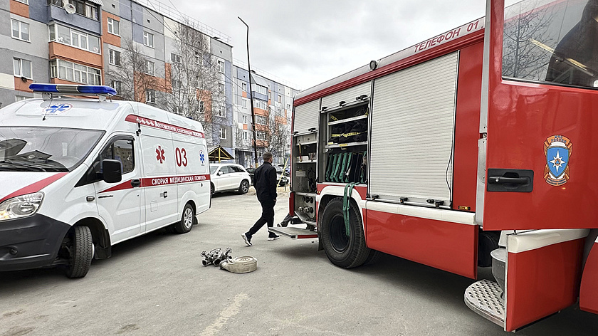 В Ноябрьске при пожаре многоквартирного дома погиб человек 