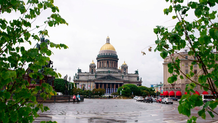 В Петербурге грядущие выходные будут ветреными, дождливыми, но тёплыми