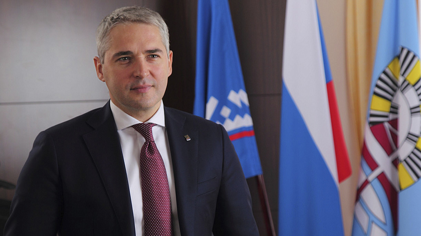 Алексей Романов представляет доклад об итогах работы за минувший год депутатам Ноябрьска