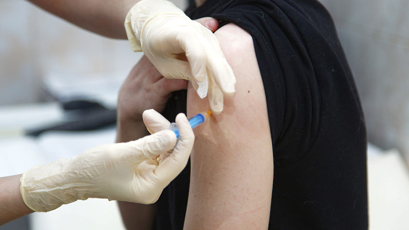Глава Минздрава РФ Мурашко исключил необходимость в массовой вакцинации от COVID-19