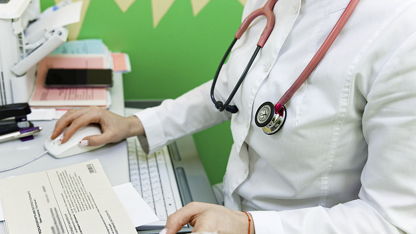 Шесть новых врачей приступили к работе в ямальских больницах