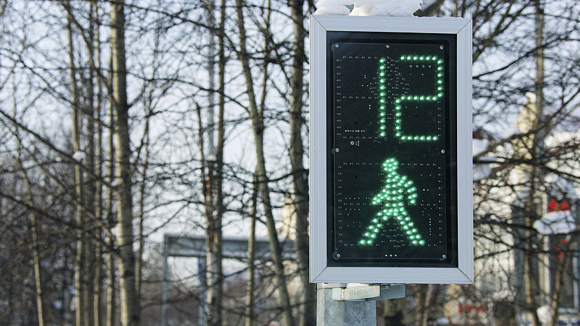 На оживлённом перекрёстке Ноябрьска изменился режим движения из-за ремонта светофора