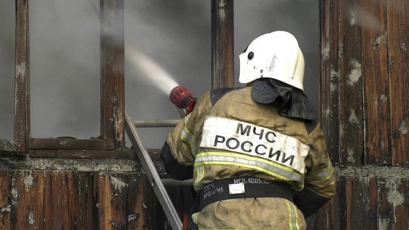 В Надыме загорелся цветочный магазин