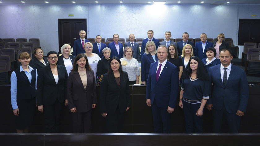 В Приуральском районе начала работу Дума первого созыва