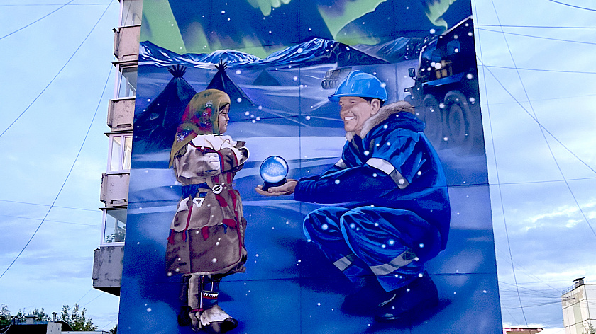 Жители Ноябрьска переживают за сохранность мурала в центре города