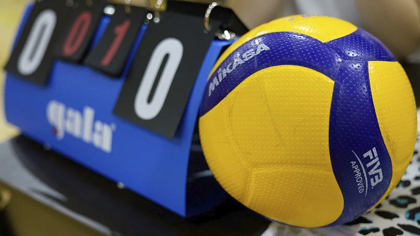 Артюхов в последний день новогодних каникул сыграл в волейбол с игроками «Фаворита»