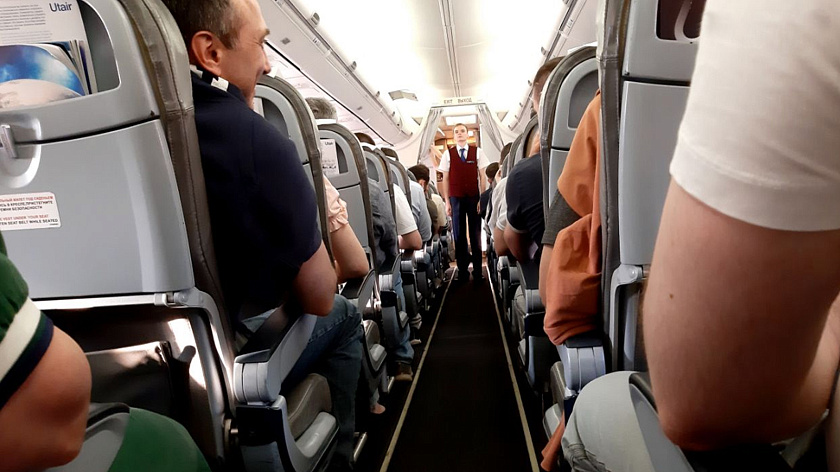 Россиянам рассказали, для чего просят включать авиарежим в самолетах