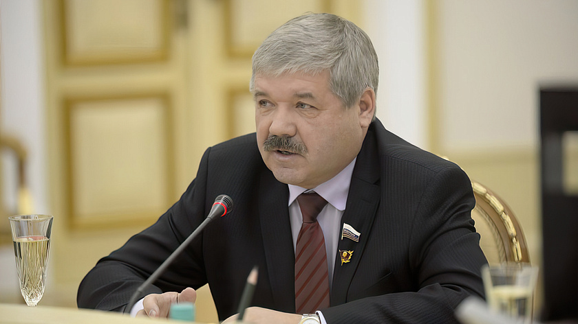 Бывший глава Ямала Неёлов рассказал о непростом решении судьбы Ямала