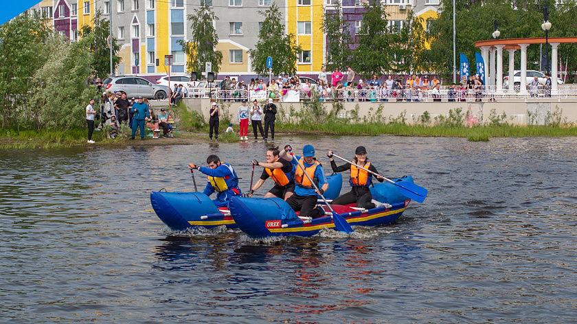 Более 15 команд приняли участие в гонках на катамаранах в Надыме
