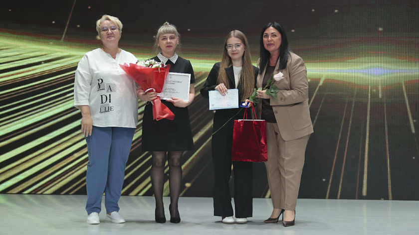 В Лабытнанги 14 школьников-медалистов получат премии губернатора