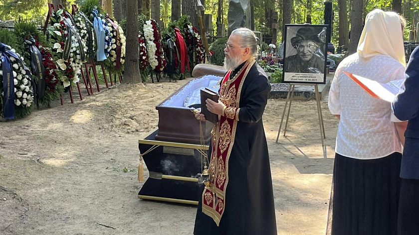 В Санкт-Петербурге на Комаровском кладбище прошло отпевание Ивана Краско