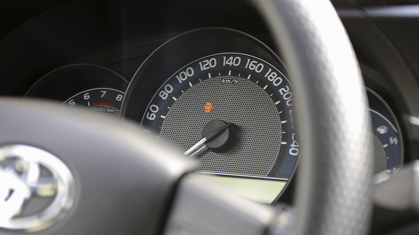 Автоэксперт объяснил россиянам, как определить смотанный на машине пробег 