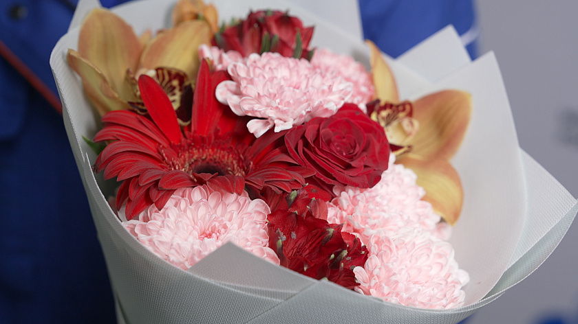 Югай поздравил с 70-летним юбилеем почетную жительницу Тазовского