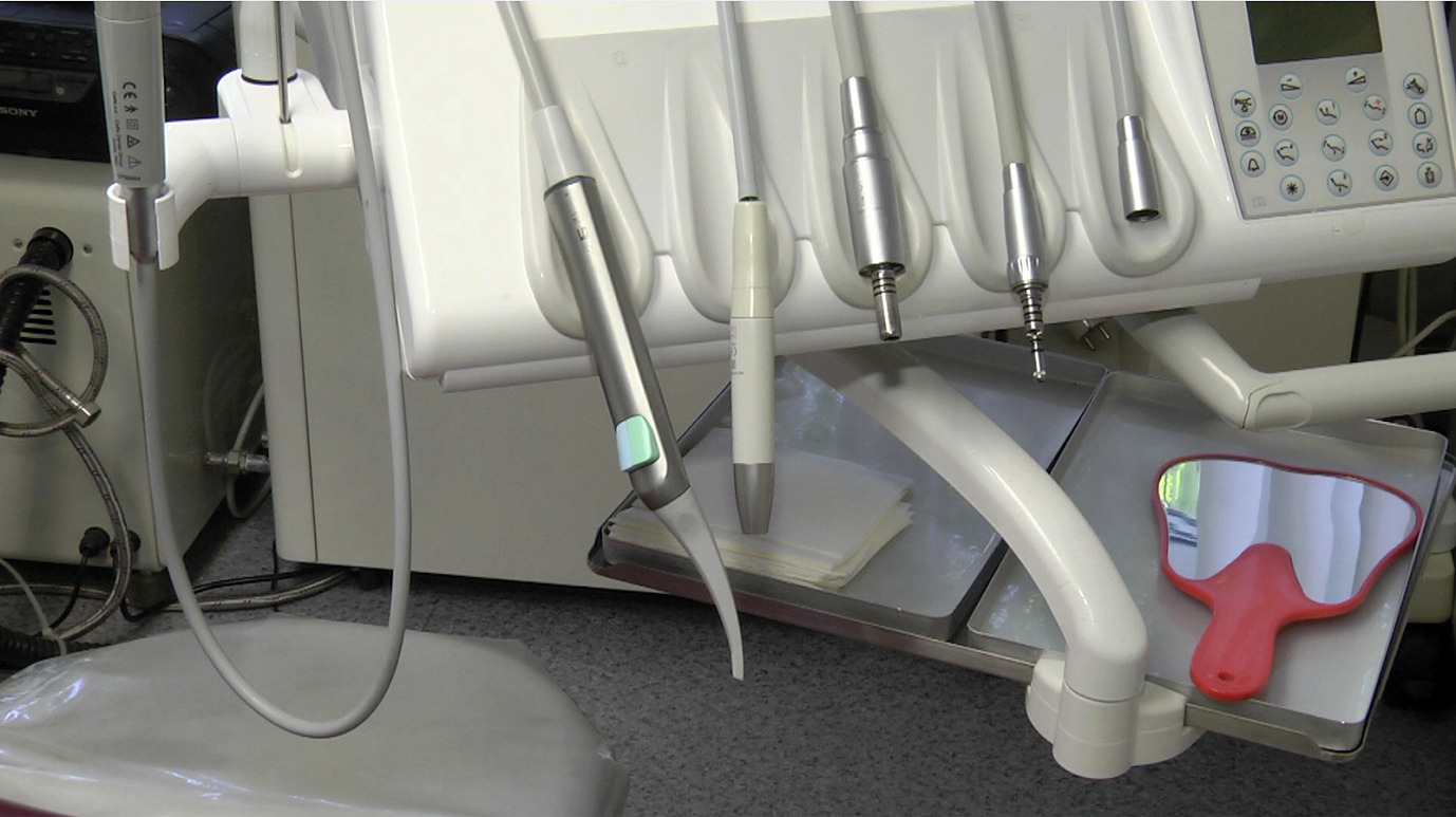 «Какая боль!»: стоматолог развенчал самые популярные мифы о лечении зубов