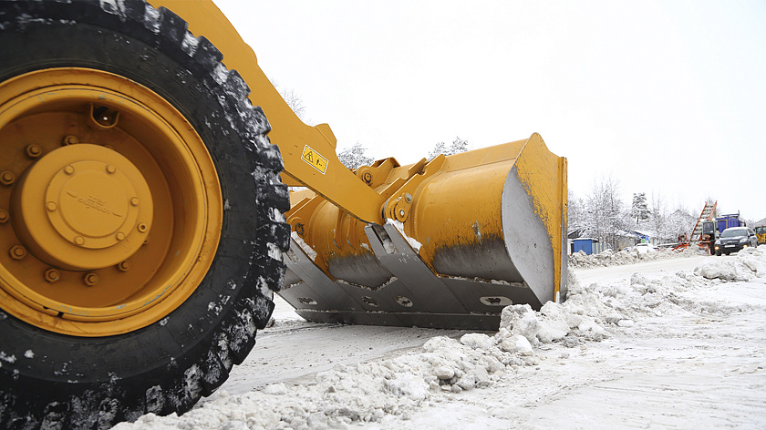 Салехардские коммунальщики после снегопада нарастили темпы уборки улиц