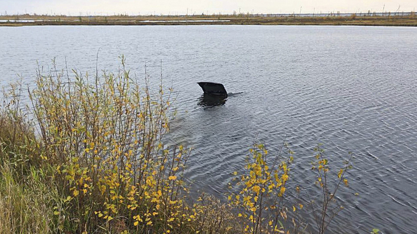В Ноябрьске утонул автомобиль