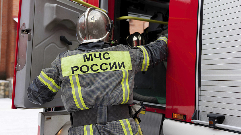 В Муравленко потушили загоревшееся кафе