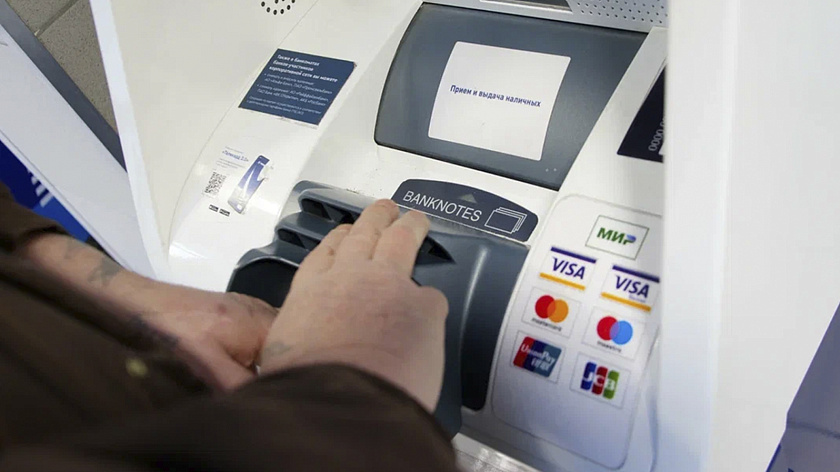 Масштабный технический сбой парализовал безналичную оплату в Петербурге