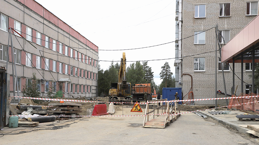 Пациентам Ноябрьской ЦГБ придётся искать обходные пути из-за ремонта на сетях