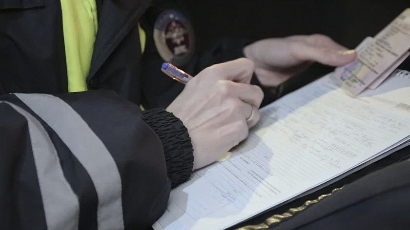 Автоинспекторы Салехарда поймали злостного неплательщика штрафов за нарушения ПДД