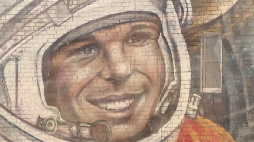 Мурал с Юрием Гагариным украсил фасад дома в Лабытнанги