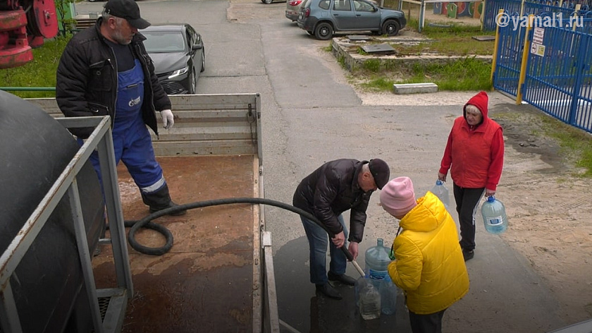 В Ноябрьске массово жалуются на проблемы с питьевой водой из-за ремонта на сетях