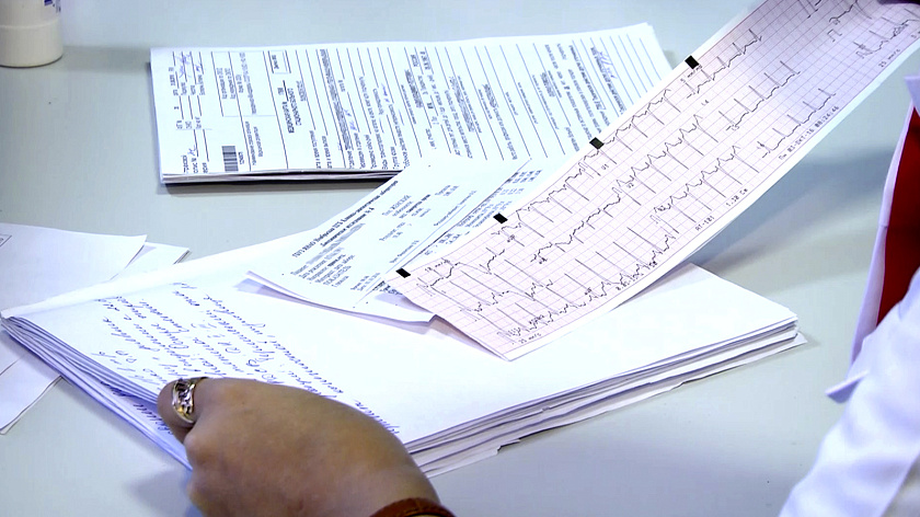 Ноябрьские медики спасли местную жительницу от инфаркта