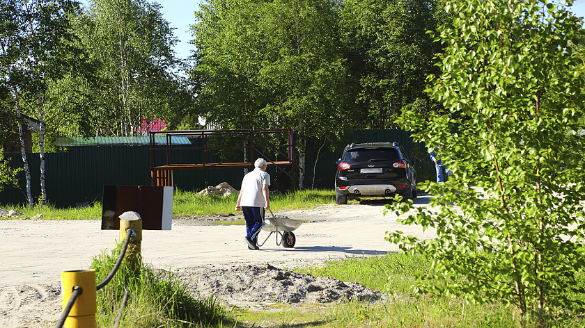 В Тарко-Сале за сутки осушили 21 дачный участок