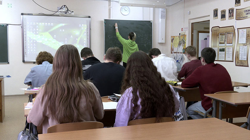 Ноябрьские школьники с 22 декабря вернутся за парты