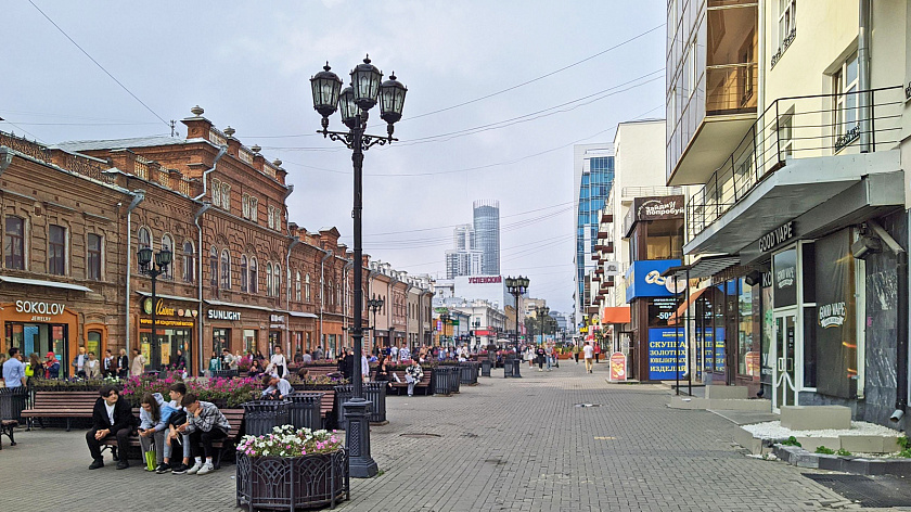В Екатеринбурге намерены избавиться от массивных вывесок на зданиях