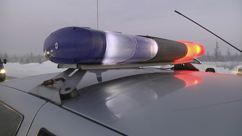 Автоинспекторы Тюменской области помогли двум водителям сломавшихся в мороз большегрузов