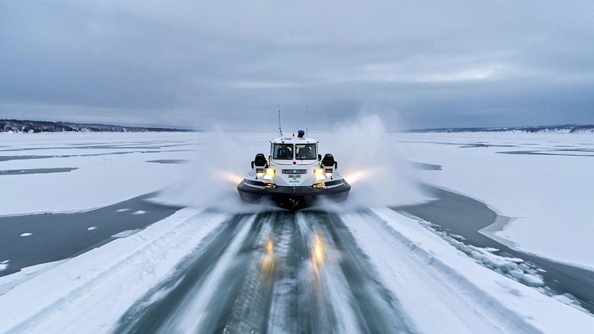 Между Салехардом и Лабытнанги начали курсировать суда на воздушных подушках