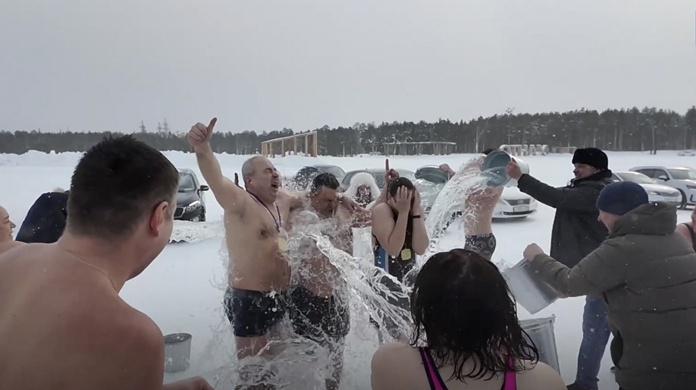 Ноябрьские «моржи» устроили необычный турнир в честь 8 Марта