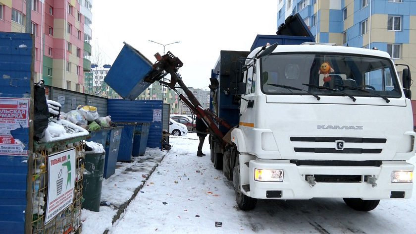 В Ноябрьске ищут новую компанию, ответственную за вывоз мусора