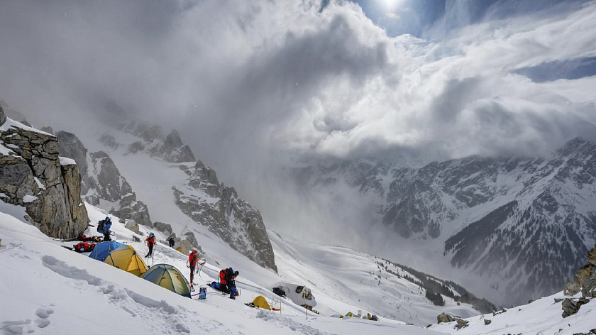Альпинистка из Петербурга осталась на вершине Непала из-за сильного ветра