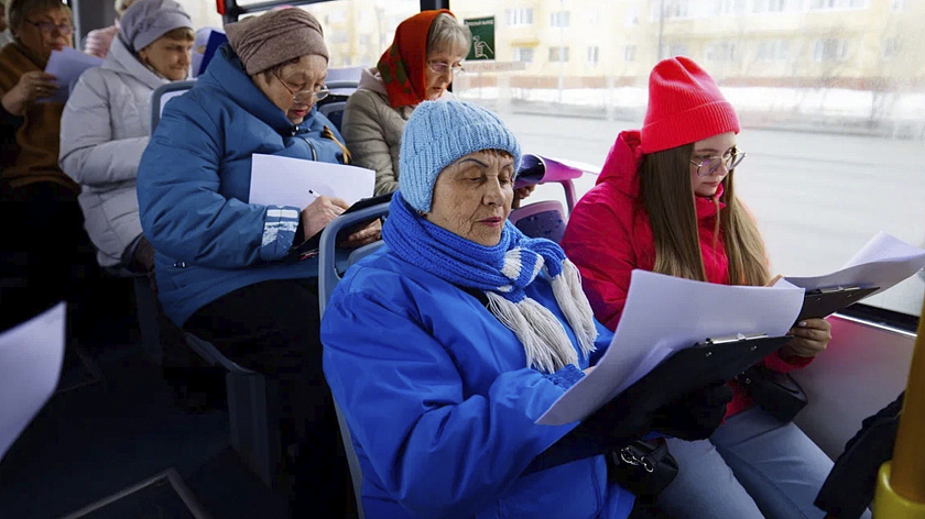 В Лабытнанги пассажиры автобуса дружно спели легендарную «Смуглянку»