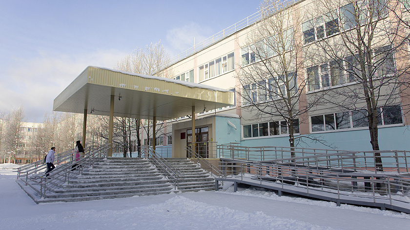 В Ноябрьске начали отделку фасадов в новых корпусах двух школ