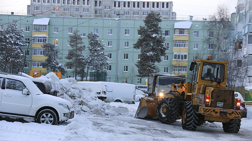 Глава Ноябрьска поручил управляющим компаниям оперативно реагировать на жалобы жителей