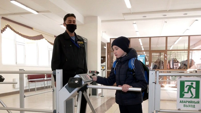 В надымских школах усилили меры безопасности после анонимных угроз в Сети 