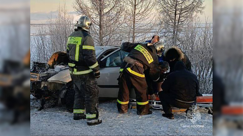 В Лабытнанги частично перекрыли движение из-за серьёзного ДТП